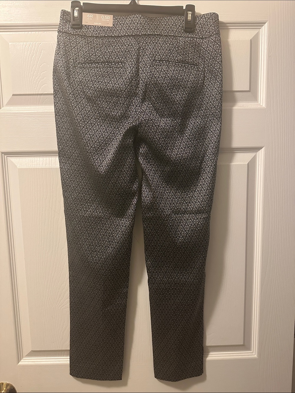 NWT Women’s Chico’s Jacquard Silver Diamond Skinny Ankle Pants - Size 6R (0.5R)